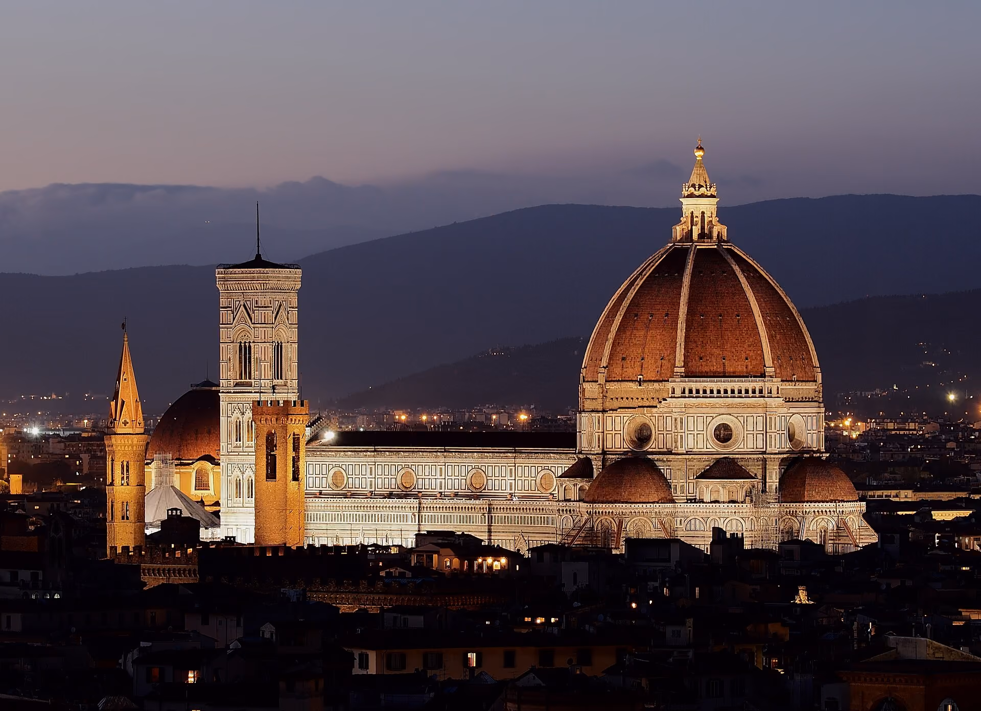 La Cupola del Brunelleschi domina i tetti di Firenze vista dal Piazzale Michelangelo